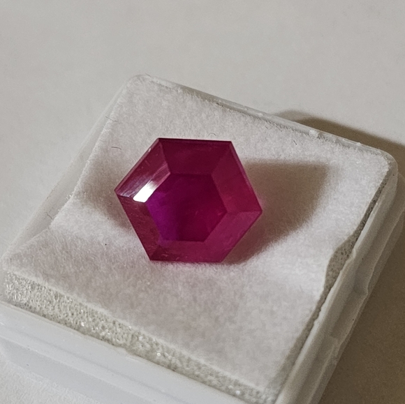 Independent Jewelry - Unique Hexagon Shaped Ruby Gemstone 9.10 Carats! ❤️‍🔥❤️‍🔥❤️‍🔥